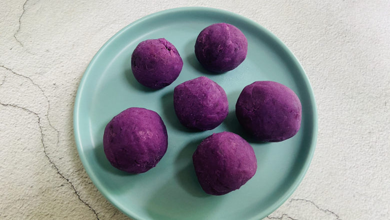 紫薯椰蓉球,依次做好紫薯球