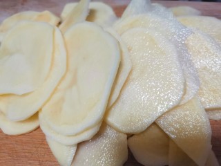 芝士焗土豆泥,切成薄片