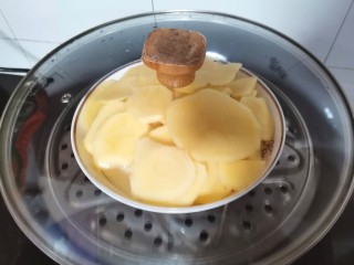 芝士焗土豆泥,上锅水开蒸15分钟