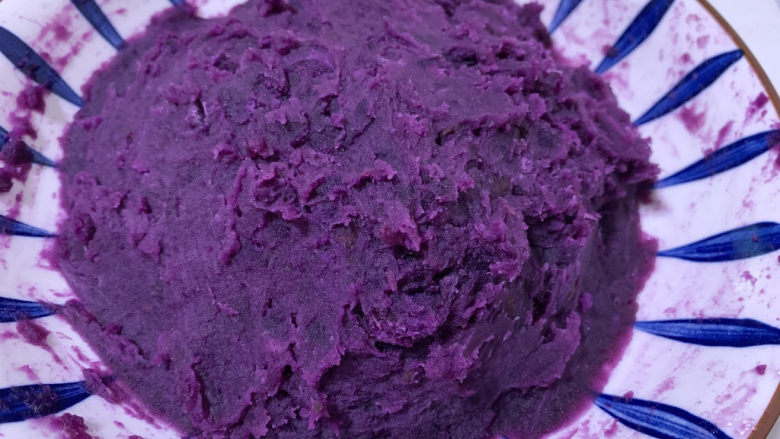 紫薯椰蓉球,按压成泥