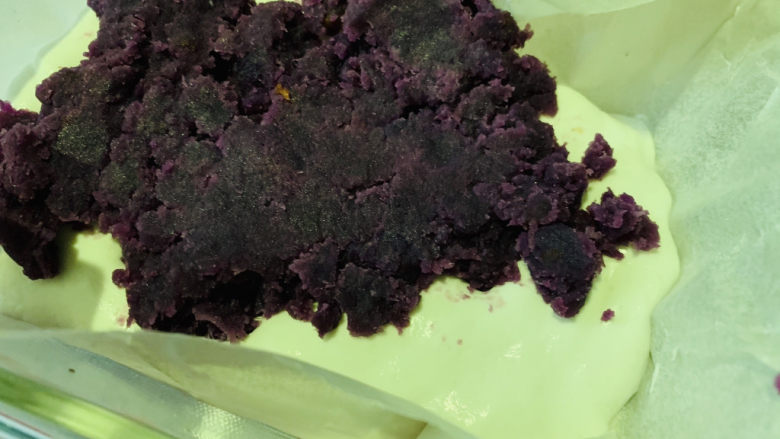 糯米紫薯糕,加入一层紫薯泥