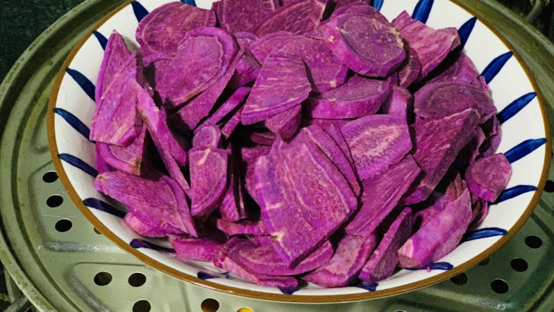 糯米紫薯糕,切薄片