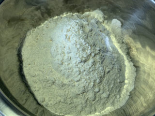 南瓜紫薯包,准备面粉