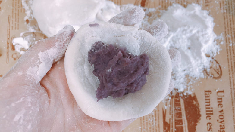 糯米紫薯糕,包入紫薯泥。