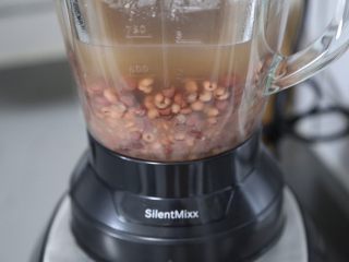 红豆薏米糊,之后取出转入料理机