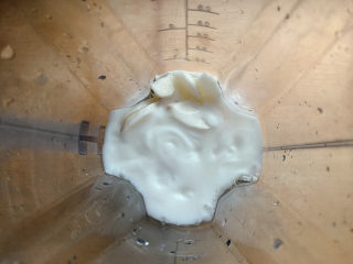 山药鸡蛋糕,加入一份酸奶（小盒装一盒，约100ml）
