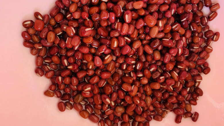 红豆薏米糊,洗干净的红豆