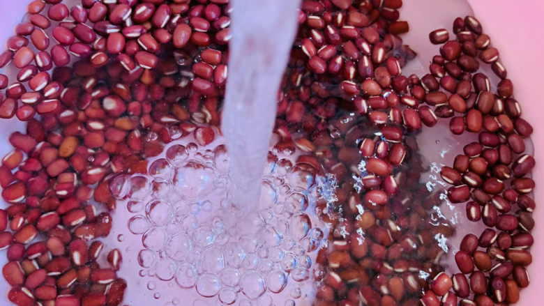 红豆薏米糊,用水反复冲洗