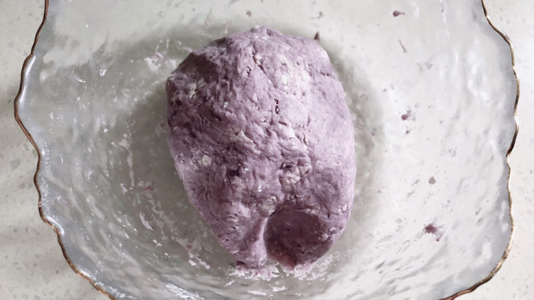 紫薯小馒头,再揉成团。