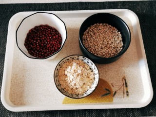 红豆薏米糊,食材准备好