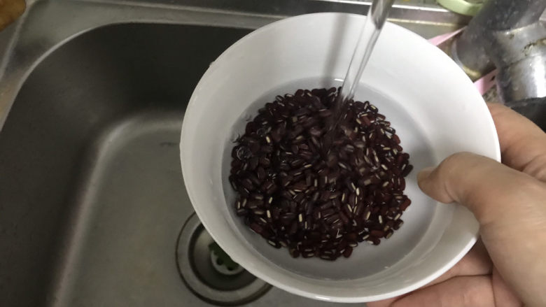 红豆薏米糊,赤小豆洗干净
