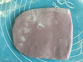 紫薯小馒头,擀成2厘米厚的面片