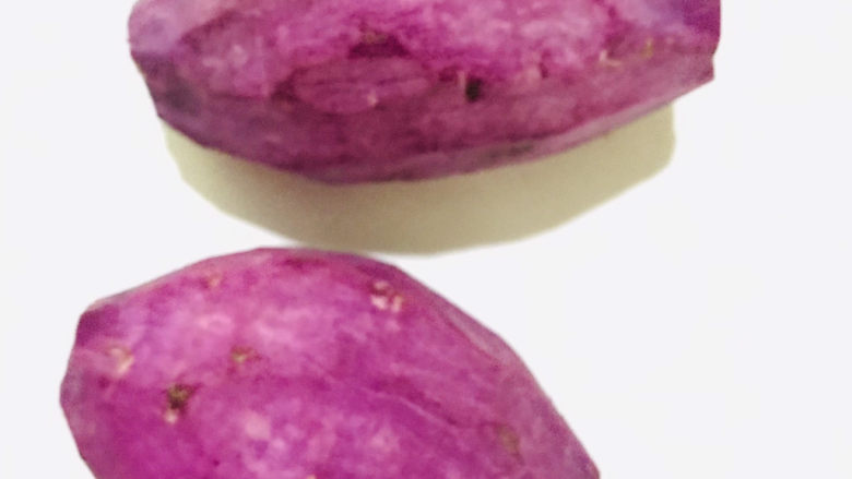 紫薯银耳粥,紫薯去皮