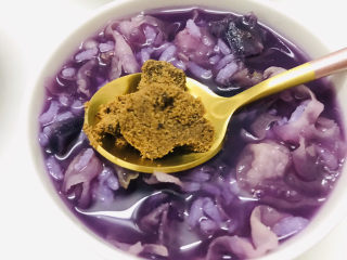 紫薯银耳粥,喜欢甜的，吃的时候可以加入一勺红糖