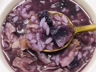 紫薯银耳粥,甜甜的，很好吃😋