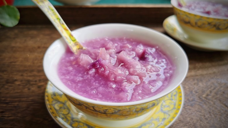 紫薯银耳粥,喜欢的试试吧！