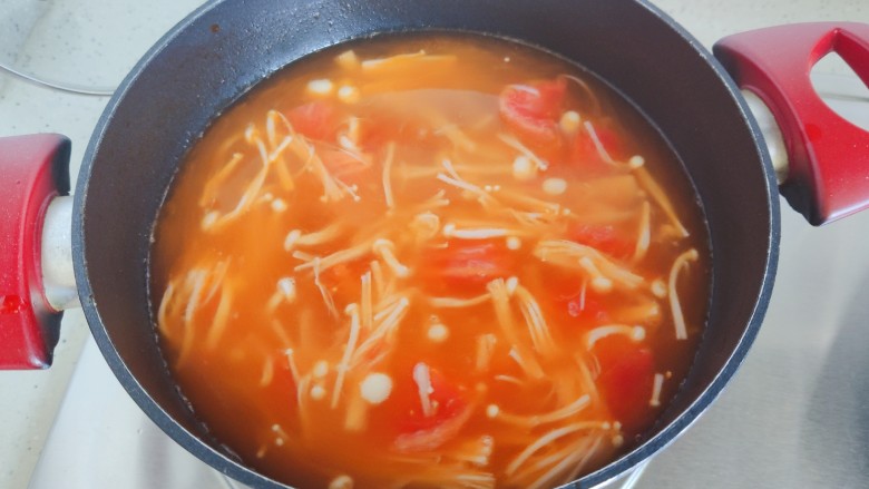 金针菇豆腐汤,加适量热开水