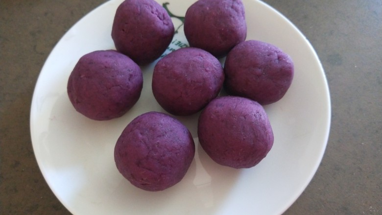 南瓜紫薯包,做好备用。