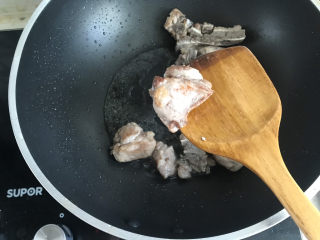 冬瓜薏米汤,煎至表面微焦