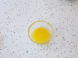 柠檬巴巴露亚,黄油隔水融化