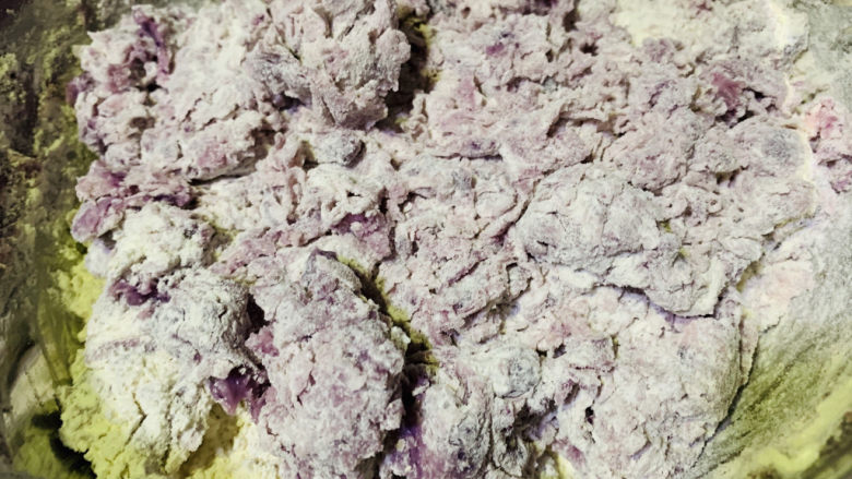 紫薯小馒头,先调成絮状