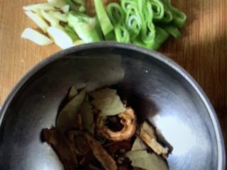 土豆胡萝卜炖牛肉,备用