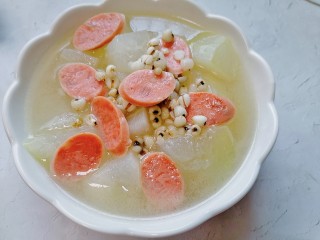 冬瓜薏米汤,装入容器