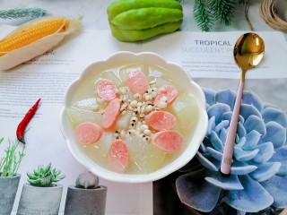 冬瓜薏米汤,拍上成品图，一道清爽又美味的冬瓜薏米汤就完成了。