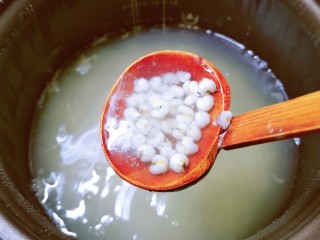 冬瓜薏米汤,薏米汤已经煲熟，备用。
