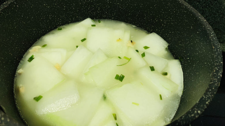 冬瓜薏米汤,加入适量清水