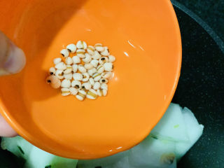 冬瓜薏米汤,加入薏米