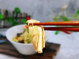 黄瓜拌腐竹,腐竹特别入味。