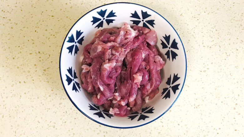 冬瓜薏米汤,猪肉切片