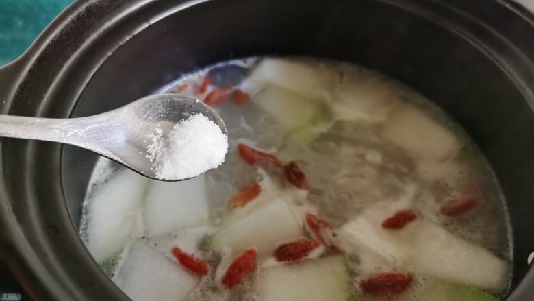 冬瓜薏米汤,根据个人口味加入盐。