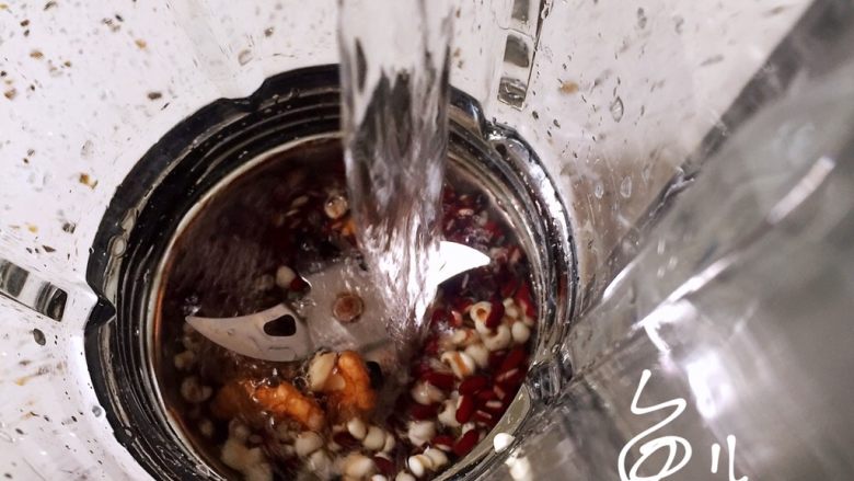 红豆薏米糊,倒入适量清水