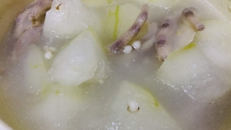 冬瓜薏米汤,稍微搅拌均匀