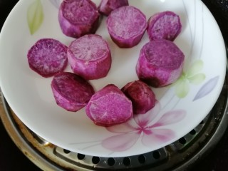 紫薯小馒头,放入蒸锅蒸