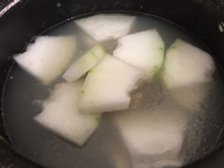 冬瓜薏米汤,盖盖再煮半小时