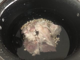 冬瓜薏米汤,盖盖煮1小时
