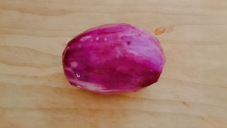 紫薯银耳粥,紫薯去皮