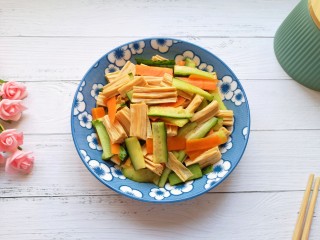 黄瓜拌腐竹,清爽又好吃。