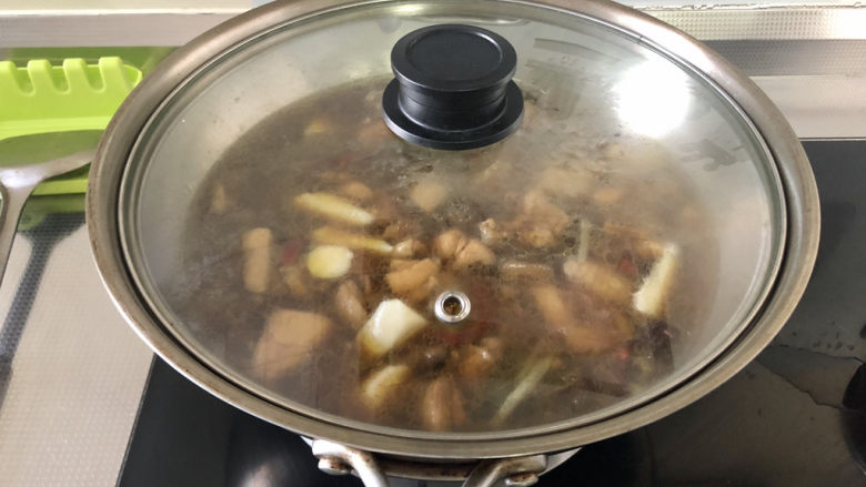香菇炖鸡腿➕香菇山药烧鸡腿,加盖小火炖煮10分钟