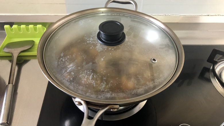 香菇炖鸡腿➕香菇山药烧鸡腿,加盖小火炖煮20分钟