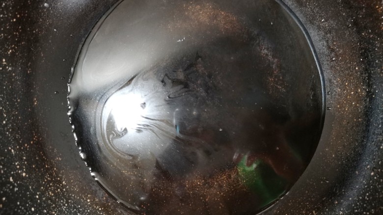 荷包蛋焖面,锅里放入适量清水