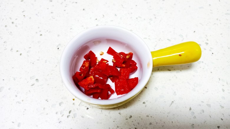 蒜香香菇 上海青,红椒切碎 