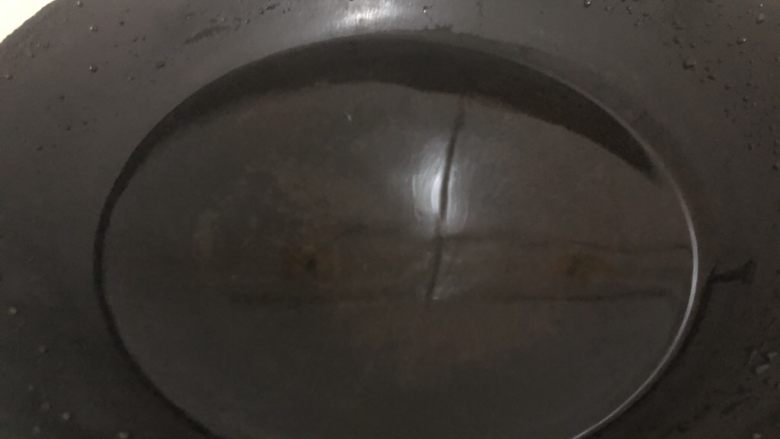 南瓜小圆子,1.水煮版，锅里加入适量的水，大火盖盖