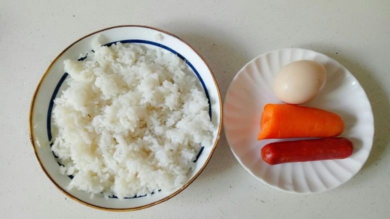 酱油蛋炒饭,准备食材