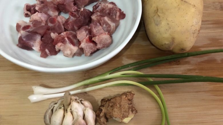 土豆排骨焖饭,准备食材