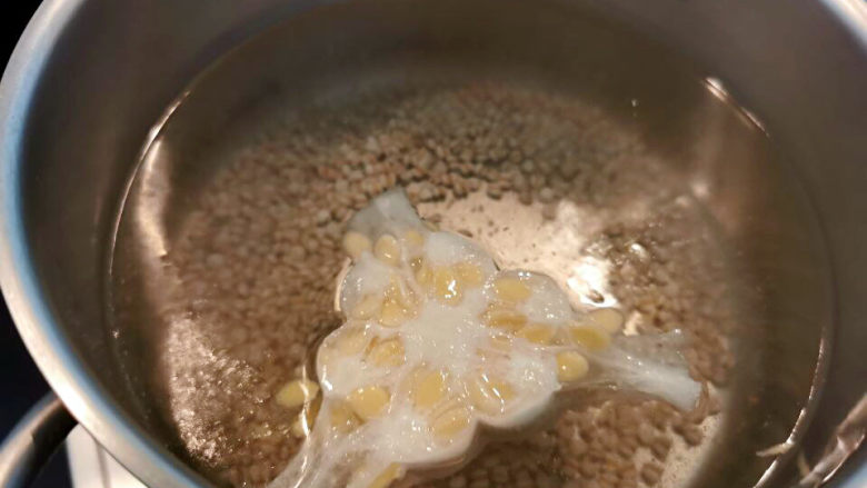 冬瓜炖薏米芡实汤,加薏米，开煮30分钟