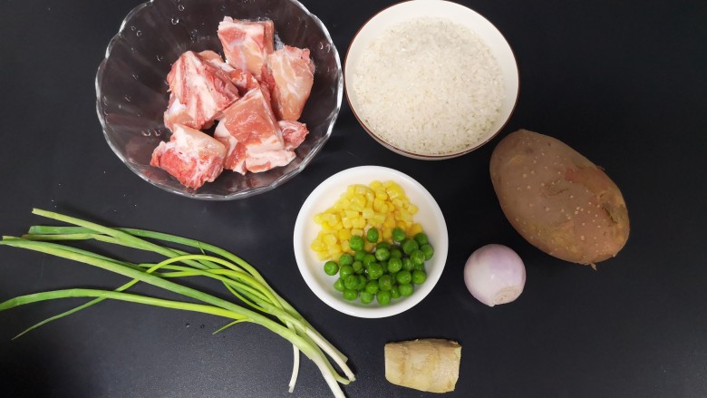 土豆排骨焖饭,食材准备好